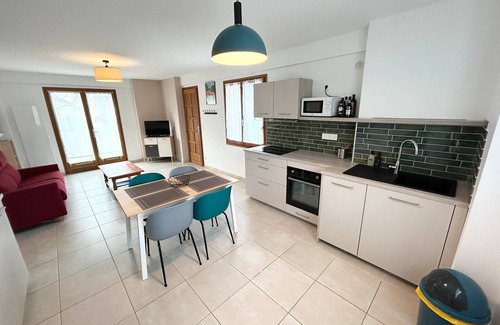 Chateauneuf Apartment | Apartment 'Le Relai Des Gayots' with Mountain View, Shared Garden and Wi-Fi
