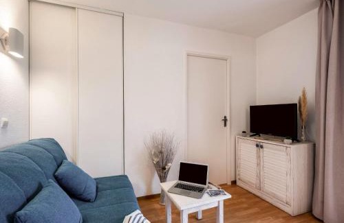 Le Verdon-sur-Mer Apartment | Apartment Les Alcyons T3 by Interhome