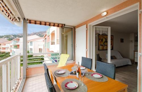 Agay Apartment | Apartment Les Coraux by Interhome