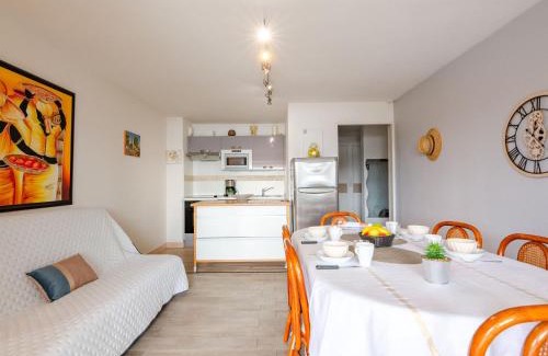 Agay Apartment | Apartment Les Coraux by Interhome