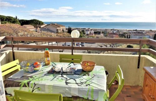 Saint-Pierre-la-Mer Apartment | Apartment Les Eaux Vives 1 & 2-5 by Interhome