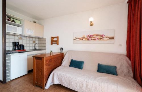 Saint-Pierre-la-Mer Apartment | Apartment Les Eaux Vives 1 & 2-5 by Interhome