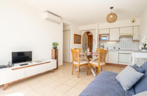 Saint-Cyprien Plage Apartment | Apartment Les Embruns-16 by Interhome
