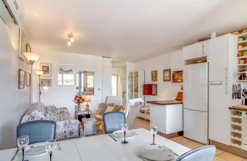 Saint-Cyprien Plage Apartment | Apartment Les Quais de L'Amirauté-7 by Interhome