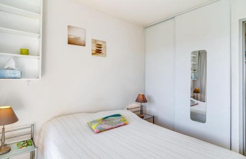 Saint-Cyprien Plage Apartment | Apartment Les Quais de L'Amirauté-7 by Interhome