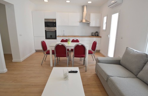 Bons Aires Apartment | Apartment Located Close to Blanquerna
