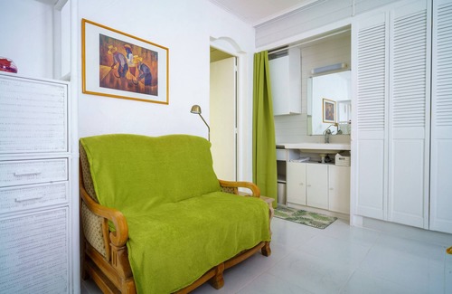Elne Apartment | Apartment 'Logis Helena' with Wi-Fi