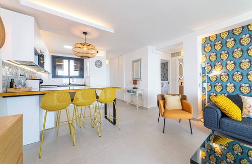 La Garrofa Apartment | Apartment 'Los Acantilados' with Sea View, Shared Pool and Wi-Fi