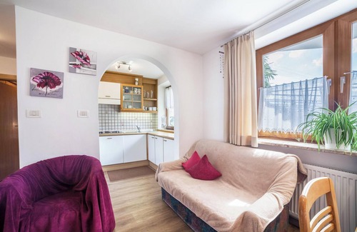 San Leonardo in Passiria Apartment | Apartment "Löwenzahn" with Mountain View, Pool, Wi-Fi, Balcony & Garden