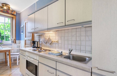 Nordstrand Apartment | Apartment 'Lüttmoor' with Private Terrace, Shared Garden and Wi-Fi