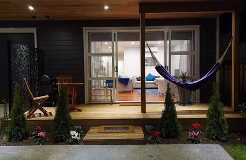 Arkles Bay Apartment | Apartment · Luxury Waterfront Apartment - Spa pool & Kayaks