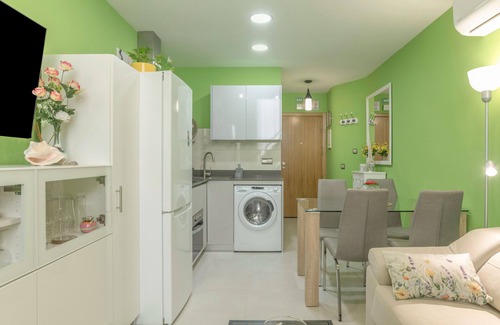 Cadiz Apartment | Apartment 'Luz, A Pie De Playa' with Wi-Fi and Air Conditioning