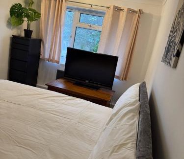 Hanham Apartment | Apartment !MAE11