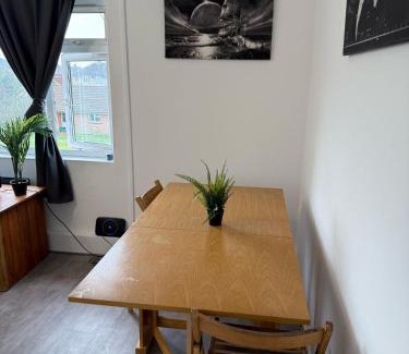 Hanham Apartment | Apartment !MAE11