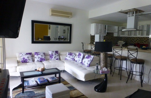 Hastings House | Apartment Margate Gardens opp ,Beach, Sea,Tapas Restaurant, Mall 3Bed 3Bath