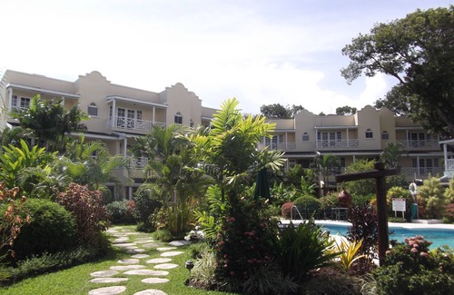 Hastings House | Apartment Margate Gardens opp ,Beach, Sea,Tapas Restaurant, Mall 3Bed 3Bath