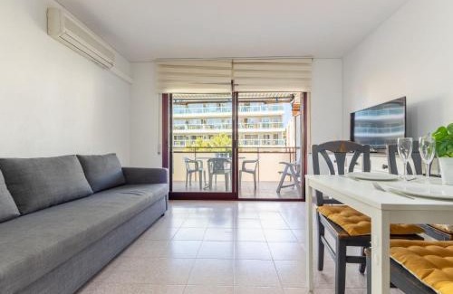 Salou City Centre Apartment | Apartment Mariposa-5 by Interhome