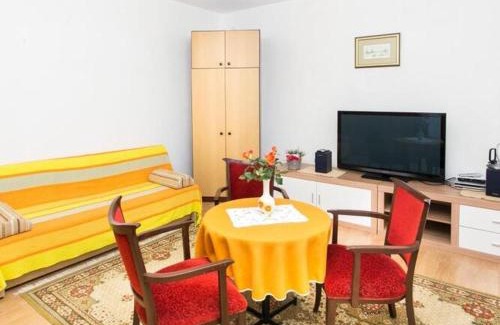 Brsecine Apartment | Apartment Marko - Three-Bedroom Apartment with Terrace and Sea View Brse ine