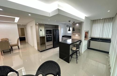 Andorinha Apartment | Apartment Meia Praia 3 Suites