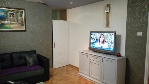 Banovo brdo Apartment | Apartment Milos