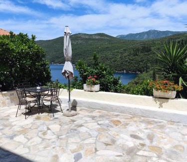 Molunat Apartment | Apartment Mistral - Cosy Apartment with Sea view