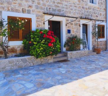 Molunat Apartment | Apartment Mistral - Cosy Apartment with Sea view