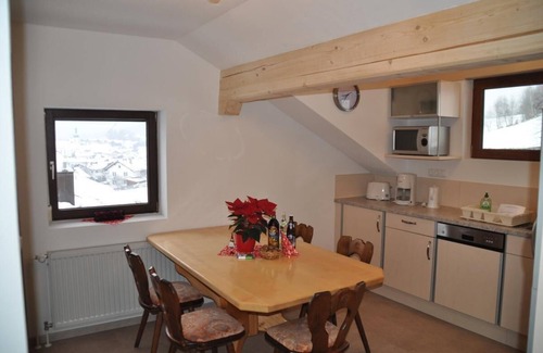Arnbruck Apartment | Apartment mit 95m2, Balkon & großer Küche bietet Platz für 6 Pers.