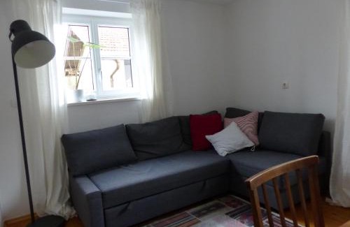 Hausham Apartment | Apartment mit Terrasse am Bach