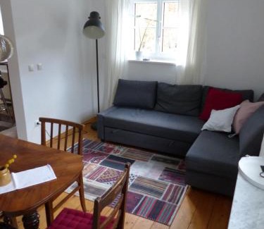 Hausham Apartment | Apartment mit Terrasse am Bach