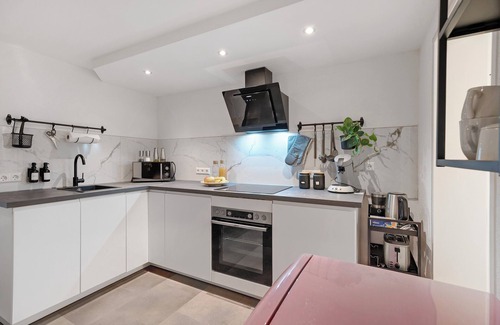 Teningen Apartment | Apartment 'Modern Und Gemütlich- In Teningen' with Wi-Fi
