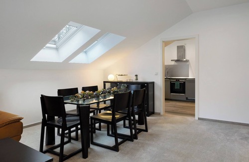 Elstal Apartment | Apartment 'Modernes Appartement 100m2' with Shared Garden, Balcony and Wi-Fi