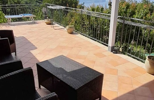 Pisciotta Apartment | Apartment 'Monolocale Mimosa' with Sea View, Wi-Fi and Air Conditioning
