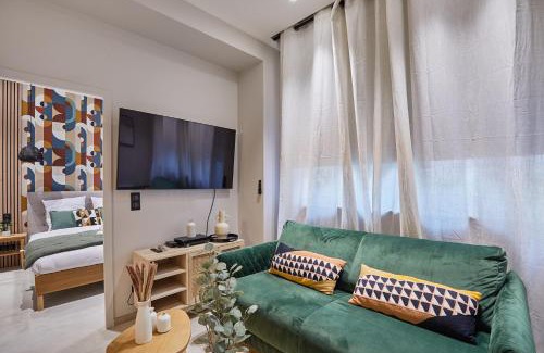 Epinettes Apartment | Apartment Montmartre by Studio prestige