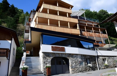 Burgusio Apartment | Apartment 'Moriggl Bergecho' with Mountain View, Shared Terrace and Wi-Fi
