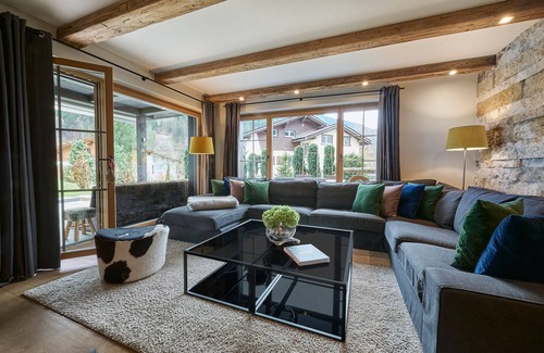 Klosters Platz Apartment | Apartment "Mountain Bijoux" with Private Terrace & Wi-Fi