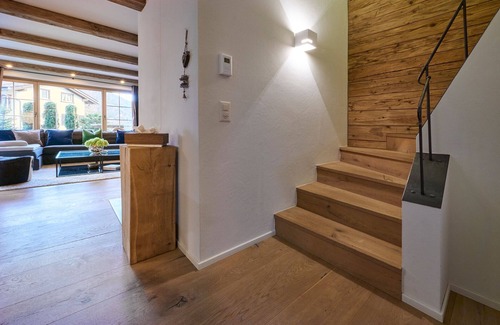 Klosters Platz Apartment | Apartment "Mountain Bijoux" with Private Terrace & Wi-Fi