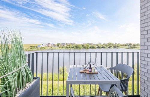Norderhafen Apartment | Apartment N14 direkt am Nordseedeich mit Blick auf den See