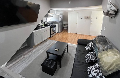 Hillside Apartment | Apartment near Airport