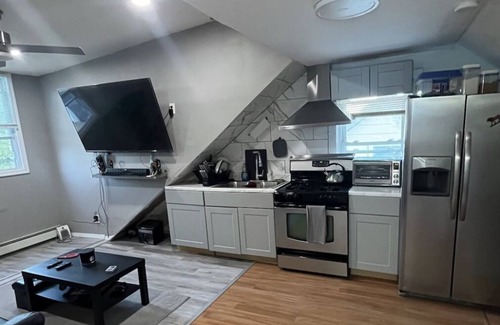 Hillside Apartment | Apartment near Airport