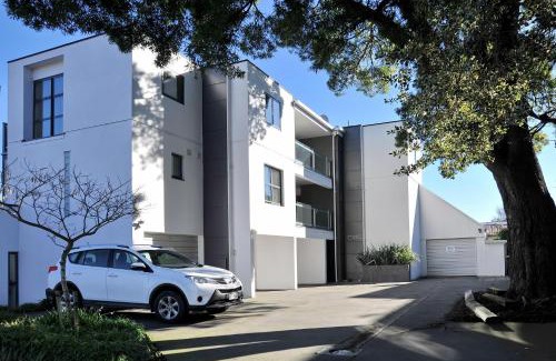 Merivale Apartment | Apartment near Hagley Park with Secure Entry- Carlton Villa 3