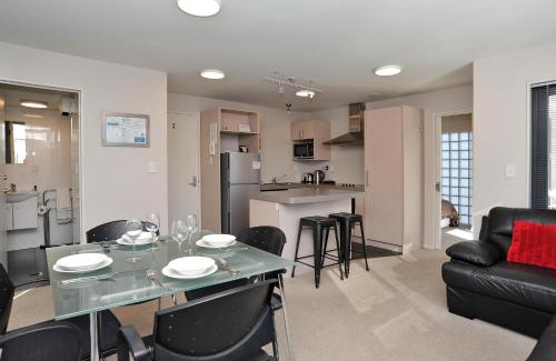 Merivale Apartment | Apartment near Hagley Park with Secure Entry- Carlton Villa 3