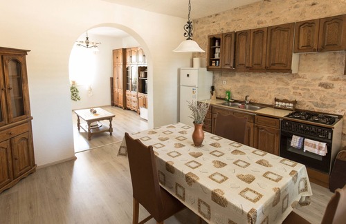 Drinovci Apartment | Apartment near Krka national park