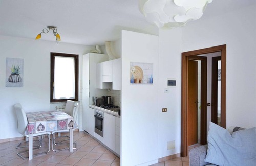 Castello Apartment | Apartment near Lake with Mountain Views