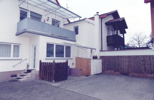 Huttenheim Apartment | Apartment near pharmacy /doctor /dentist for employees on time to rent
