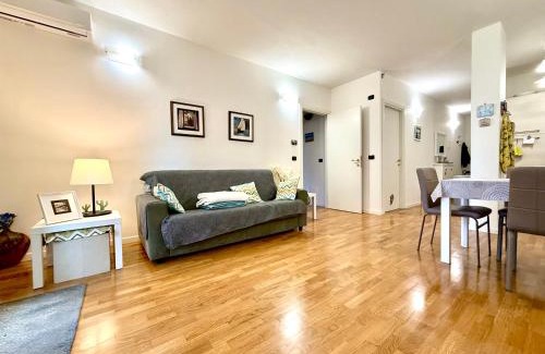 Ferrara Apartment | Apartment near the Old Town and city Center of Ferrara - Private Parking spot on the River - Amazing View