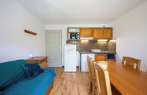 Albiez-le-Vieux Apartment | Apartment 'Neptune' with Mountain View and Balcony
