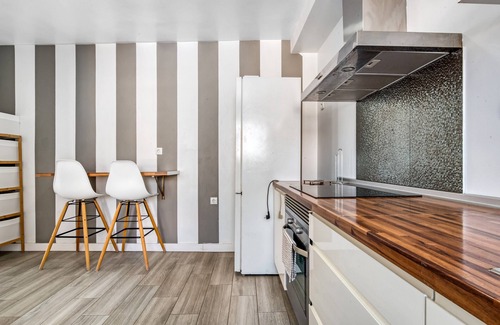 Grau i Platja Apartment | Apartment 'Neptuno' with Shared Pool, Balcony and Wi-Fi