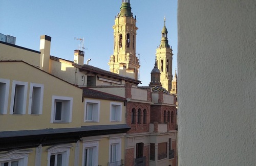Zaragoza Old Town Apartment | Apartment next to the Basilica del Pilar and spacious.