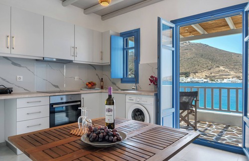 Katapola Apartment | Apartment 'Nicolas House 4' with Sea View, Wi-Fi and Air Conditioning