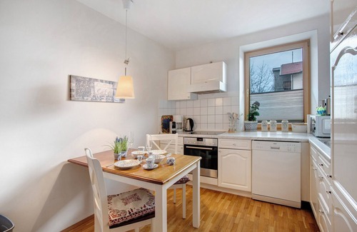 Rottach Apartment | Apartment 'Niekerken' with Mountain View, Shared Garden and Wi-Fi